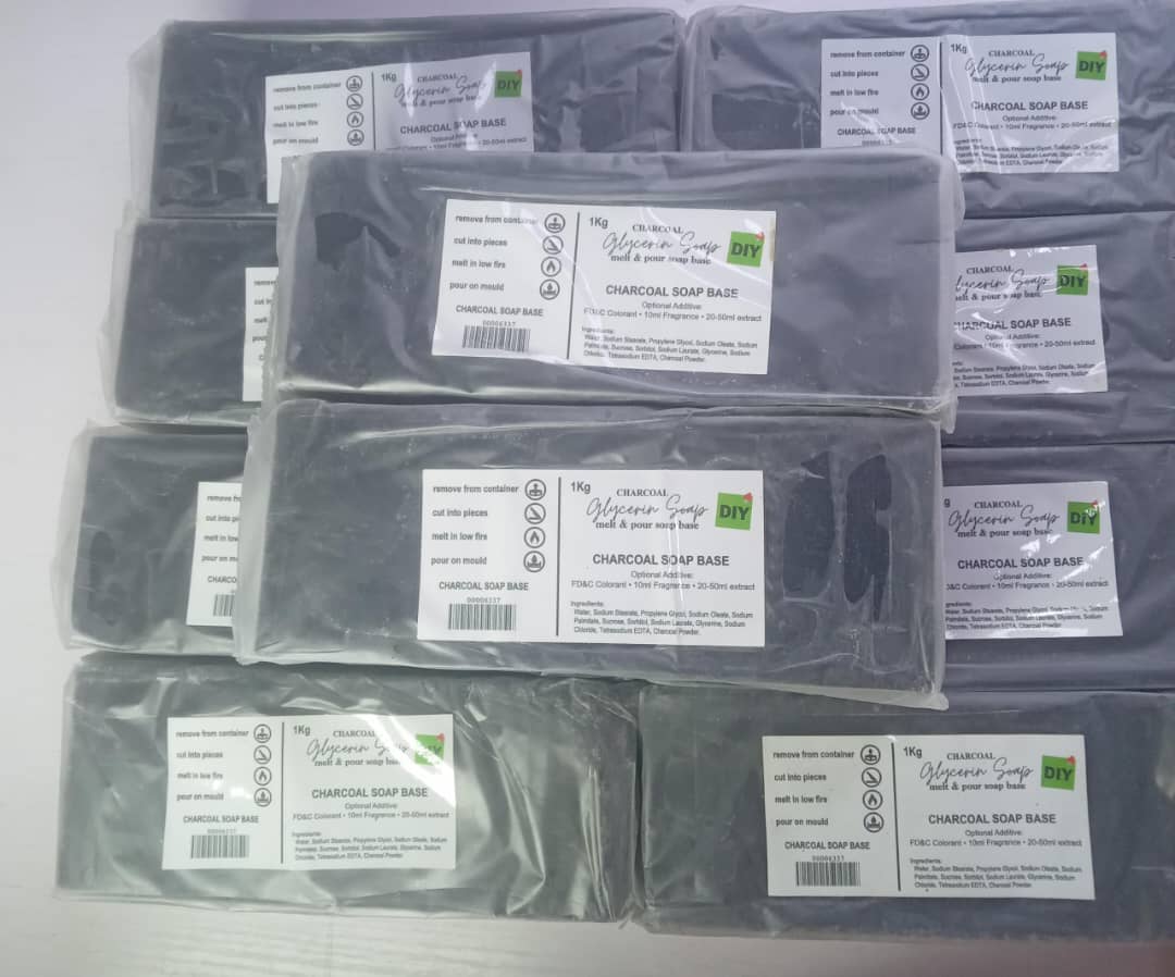 Soap base – Activated charcoal melt and pour